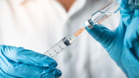 Κορωνοϊός: Deal της ΕΕ με την AstraZeneca για 300 εκατ. δόσεις του εμβολίου