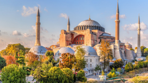 Ο Ερντογάν υπέγραψε το διάταγμα για να γίνει τζαμί η Αγία Σοφιά 