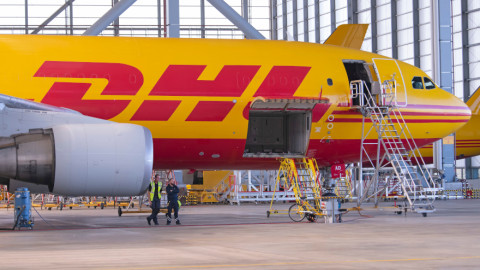 Η DHL θα απολύσει 2.200 υπαλλήλους της που εργάζονται στη Βρετανία