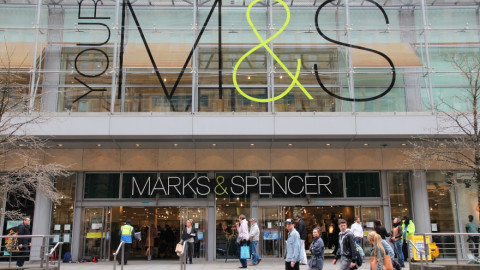 Βρετανία: Περικοπή 950 θέσεων εργασίας εξετάζει η Marks & Spencer