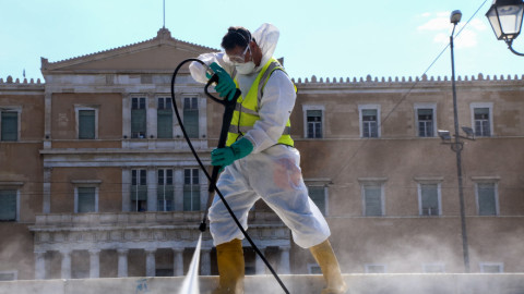 Καθημερινές απολυμάνσεις δημόσιων χώρων από τον Δήμο Αθηναίων