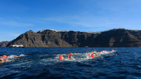 Santorini Experience: Κολύμβηση στα μαγευτικά νερά του Αιγαίου