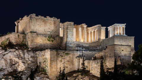 Υπ. Πολιτισμού: Καμία πινακίδα δεν θα αναρτηθεί στην Ακρόπολη