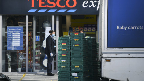 Βρετανία: Ξανά με περιορισμούς τα ψώνια στα σούπερ μάρκετ