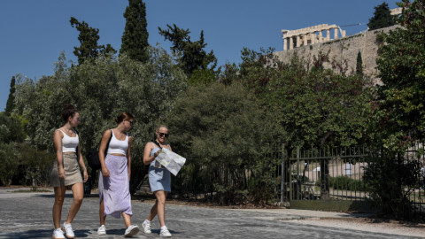 Βούλιαξαν οι ταξιδιωτικές εισπράξεις και τον Ιούλιο