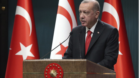 Τουρκία: Ο Ερντογάν εξετάζει το ενδεχόμενο να διορίσει επικεφαλής της κεντρικής τράπεζας την Χαφιζέ Γκαγιέ Ερκάν