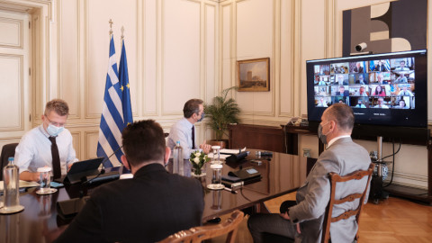 Νέα μέτρα για τον Νοέμβριο ανακοινώνει αύριο ο Μητσοτάκης