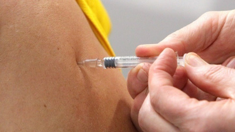 Ποιοι πρέπει να κάνουν το εμβόλιο της γρίπης και του πνευμονιόκοκκου