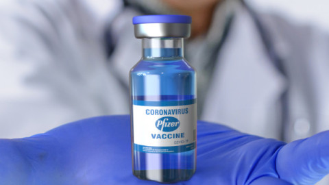 Pfizer και BioNTech ζητούν έγκριση για 4η δόση εμβολίου για τους άνω των 65