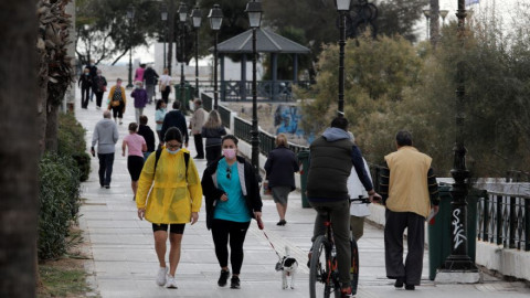 Τριπλό ρεκόρ με 3.316 κρούσματα, 50 νεκρούς, 310 διασωληνωμένους