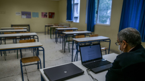 Επιστροφή στην τηλεκπαίδευση από αύριο στα σχολεία της Αττικής