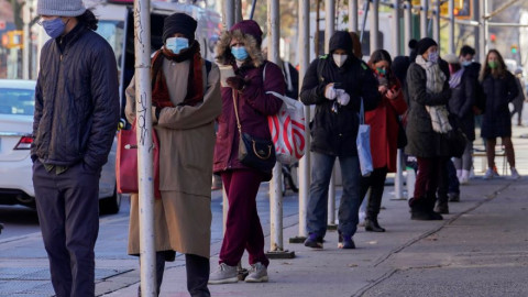 Φοβούνται να βγάλουν τη μάσκα οι Αμερικανοί 