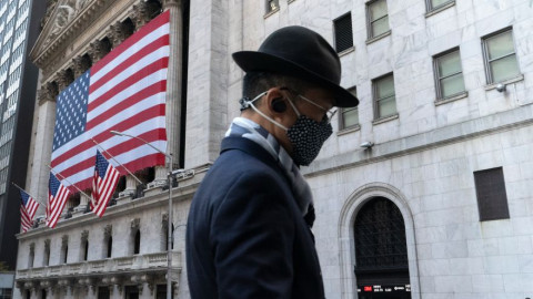 Wall Street: Μικρή υποχώρηση από τα χθεσινά ρεκόρ