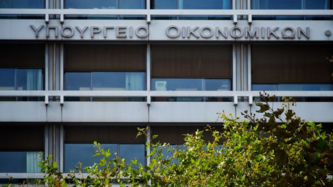 Ποιες οφειλές στην Εφορία παγώνουν μέχρι τέλος του έτους