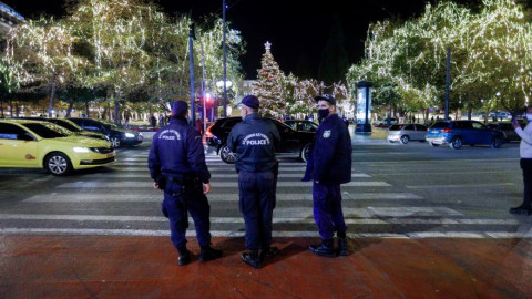 Eλεγχοι για τα μέτρα: 1051 παραβάσεις και 3 συλλήψεις