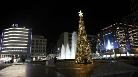 Πέτσας και Γεωργιάδης ανακοινώνουν αύριο τα μέτρα για τις γιορτές