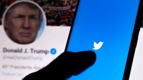 Διχάζει η απόφαση του Twitter να «σβήσει» τους ακολούθους του Τραμπ