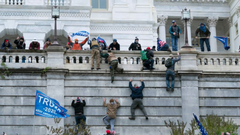 Πρωτοφανής εισβολή στο Καπιτώλιο - Τέσσερις νεκροί