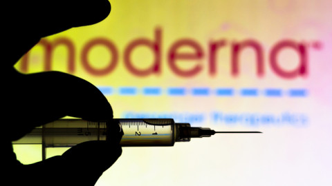 Δεύτερο «όπλο» στην ΕΕ: Εγκρίθηκε το εμβόλιο της Moderna
