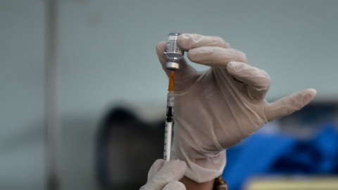 Handelsblatt: Η Ελλάδα χώρα προς μίμηση στους εμβολιασμούς