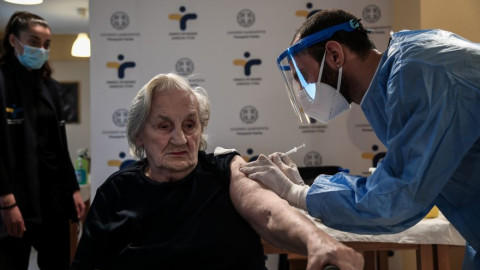 Ξεκίνησε ο εμβολιασμός στις Μονάδες Φροντίδας Ηλικιωμένων