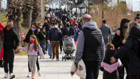 Κορωνοϊός: 484 νέα κρούσματα, 255 διασωληνωμένοι, 17 θάνατοι