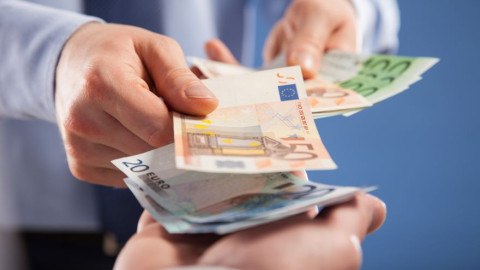 Σήμερα καταβάλλεται το «μπόνους» 300 ευρώ σε επιπλέον 1.790 μακροχρόνια ανέργους