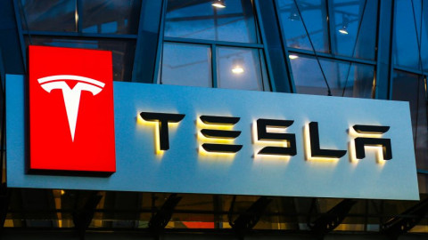 Που οφείλεται το ράλι των μετοχών της Tesla