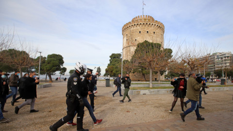 Αναστέλλεται η επαναλειτουργία του λιανεμπορίου σε Θεσσαλονίκη, Κοζάνη και Αχαΐα