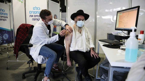 Πώς το Ισραήλ κατάφερε σε 12 ημέρες να εμβολιάσει 1 εκατ. Ισραηλινούς
