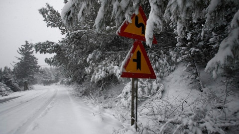 Κακοκαιρία Λέανδρος -Χιόνια και στην Αττική -Πού έχουν κλείσει δρόμοι