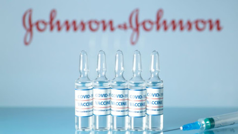 Ο EMA επανεξετάζει το εμβόλιο της Johnson & Johnson για πιθανές θρομβώσεις