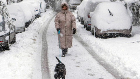 Εκτακτο δελτίο καιρού της ΕΜΥ: Θα ενταθούν το απόγευμα οι χιονοπτώσεις στην Αττική