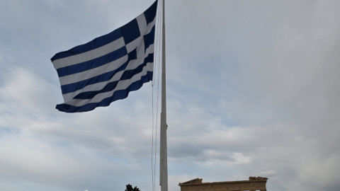 Η Ελληνική σημαία στην Ακρόπολη