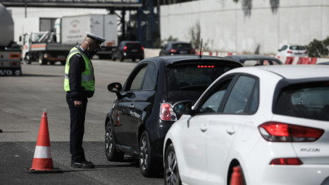 Έλεγχοι από την Ελληνική αστυνομία στα διόδια της Ελευσίνας 