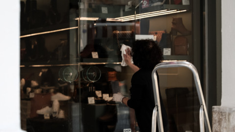 Προετοιμασίες για το άνοιγμα του λιανεμπορίου