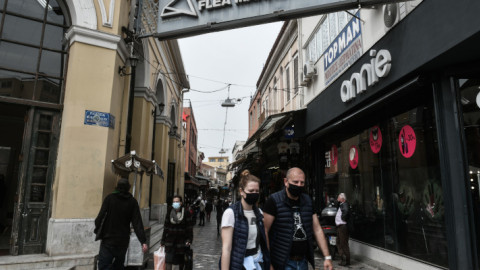 Κίνηση στην αγορά στο Μοναστηράκι