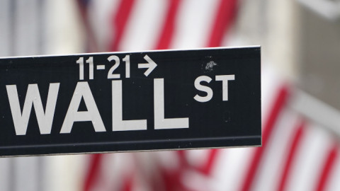 Πινακίδα στη Wall Street