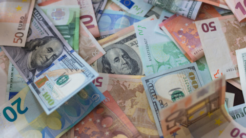 Δολάρια και Ευρώ