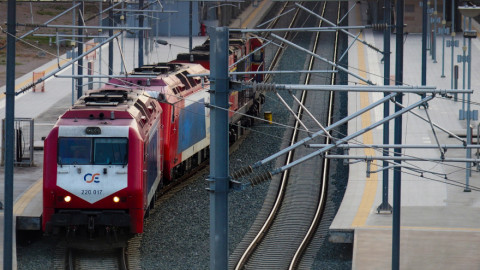 Συρμός του προαστιακού σιδηροδρόμου