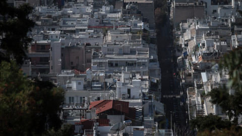 Πανοραμική εικόνα από πολυκατοικίες στην Αθήνα