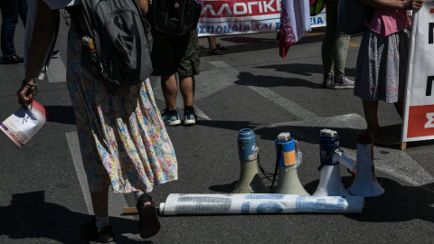 κόσμος πανό τουτούκες πορεία Αθήνα εργασιακό νομοσχέδιο