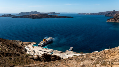 Το λιμάνι της Σαντορίνης 