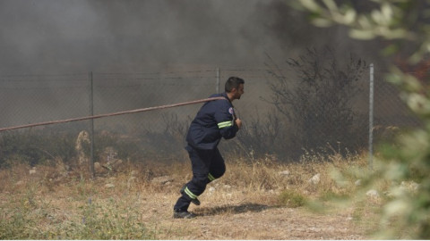 Μαίνεται η φωτιά στην Αχαΐα - Εκκενώνονται οικισμοί