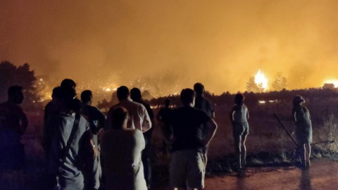 Στη Σκιάθο φιλοξενούνται 64 πυρόπληκτοι από την Εύβοια