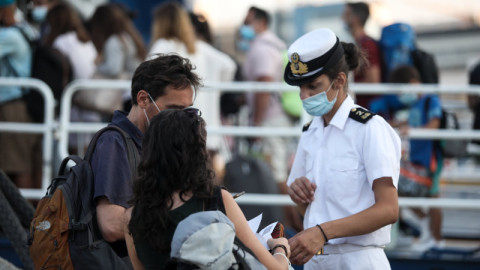 κόσμος λιμάνι Πειραιά έλεγχος