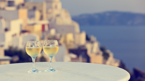 Γιατί οι τουρίστες επιλέγουν την Ελλάδα - Πού υπερτερούν τα ελληνικά ξενοδοχεία [πίνακες]