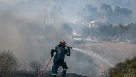 πυροσβέστης μάνικα νερό φωτια Κερατέα