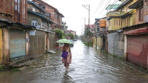  Αυξήθηκαν σε 50 οι νεκροί από τις πλημμύρες και τις κατολισθήσεις στην Ινδία