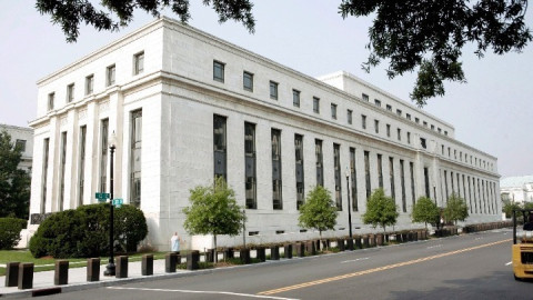 Fed: Οικονομολόγοι προβλέπουν αύξηση των επιτοκίων κατά 50 μονάδες βάσης τον Σεπτέμβριο